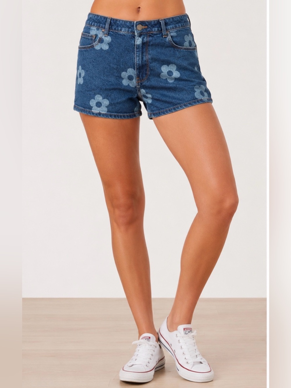 Wrangler Floral Denim Shorts Women’s Mid Rise Blue Daisy size 10